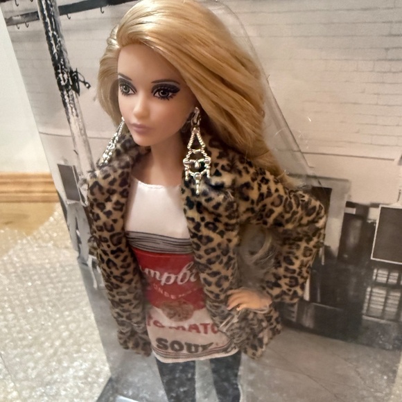 SILVER LABEL - Andy Warhol Barbie - MINT 💎 - Picture 2 of 16